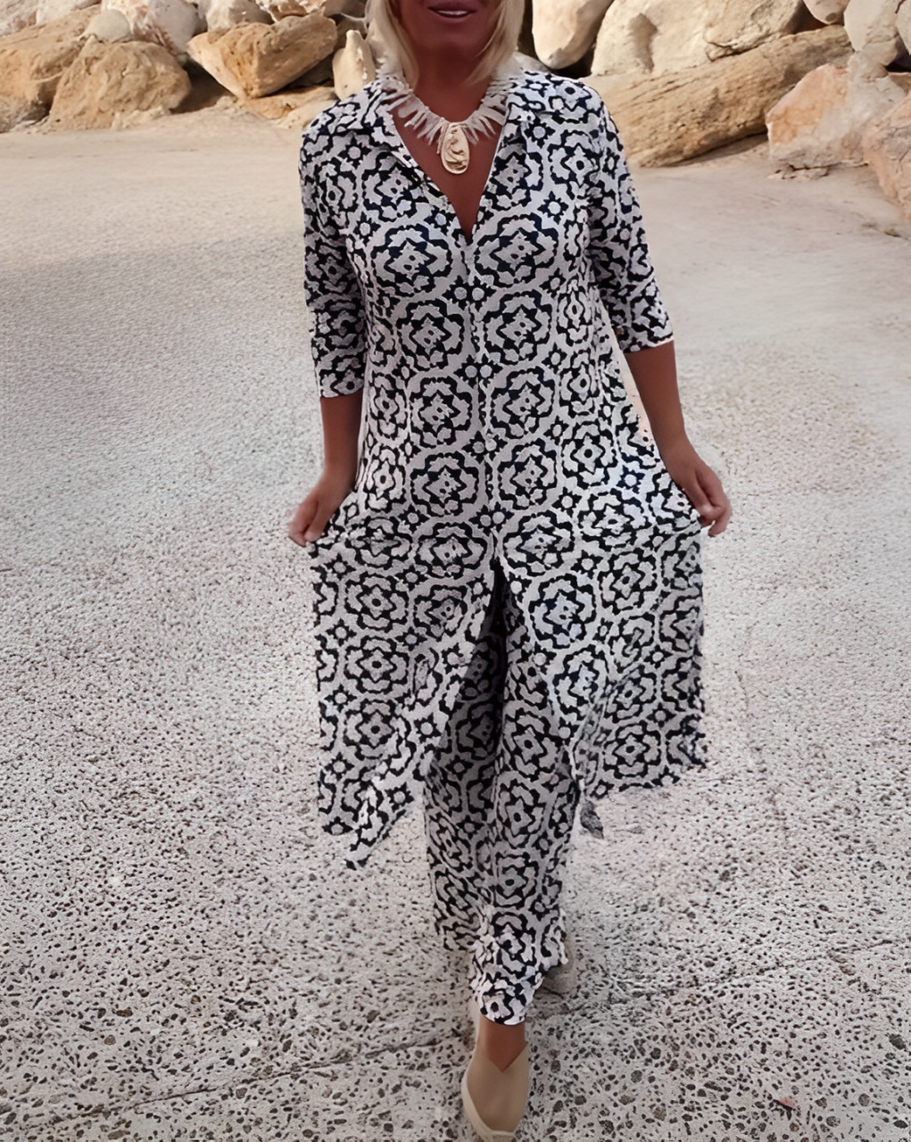 Conjunto elegante con estampado geométrico