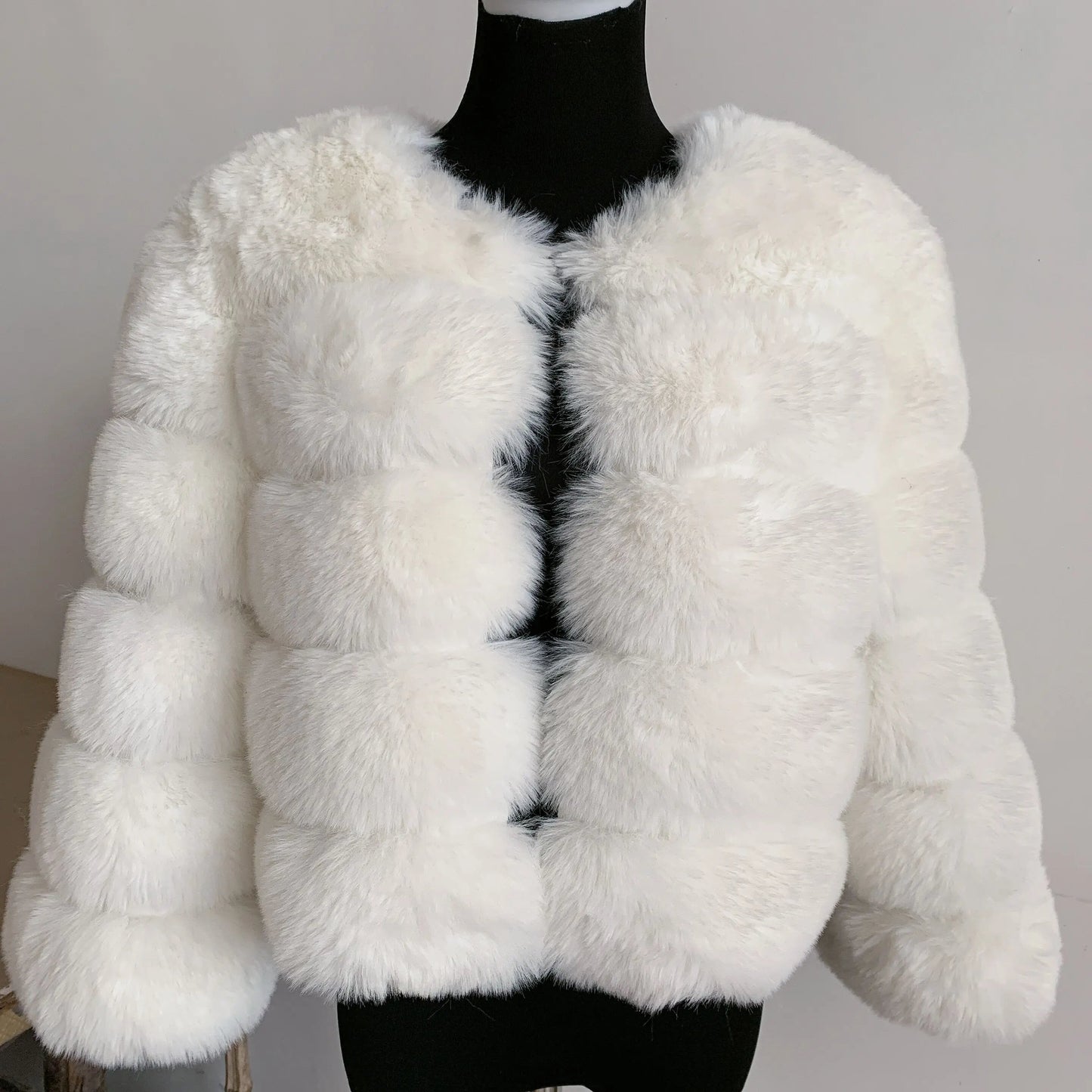 Elegante chaqueta de invierno de piel para mujer - Sari