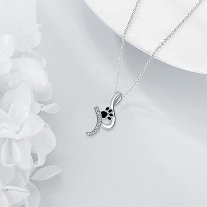 Collier avec pendentif en forme de patte d'animal