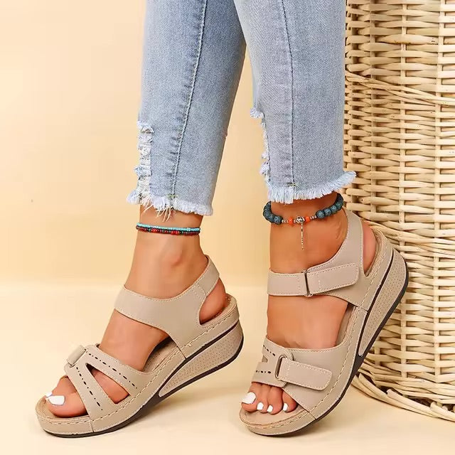 Bela - Elegantes sandalias con tacón de cuña