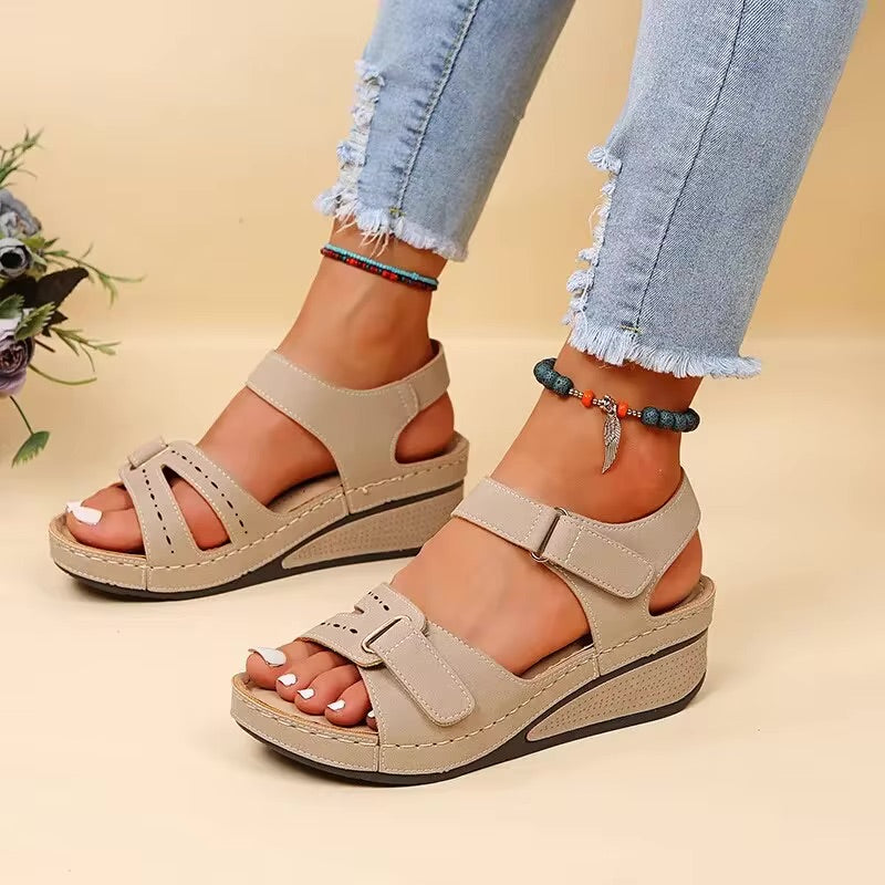 Bela - Elegantes sandalias con tacón de cuña