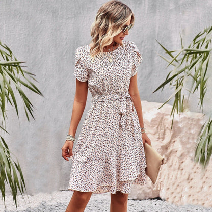 Hazel - Vestido con estampado floral y bajo con volantes