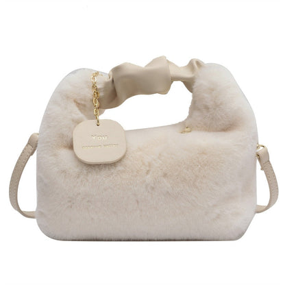 Fluffy Handbag | Este bolso que sólo quieres abrazar