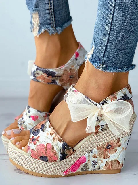 Sandalias abiertas con lazo de flores - Ruthie