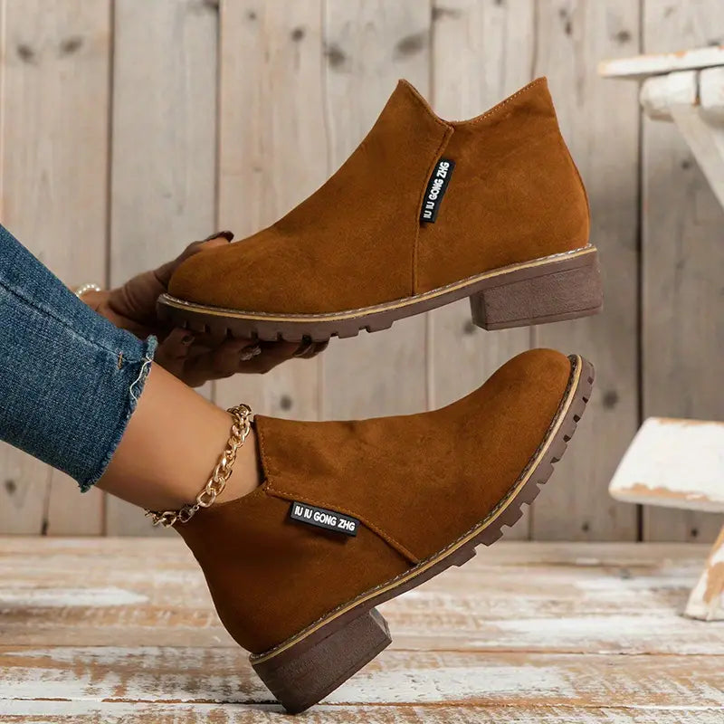 Botas versátiles de piel con fondo plano