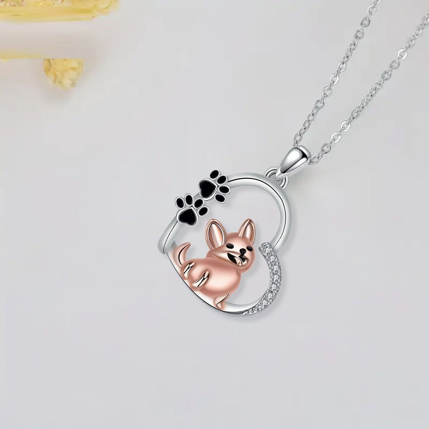 Joli collier pendentif en forme de cœur avec chien
