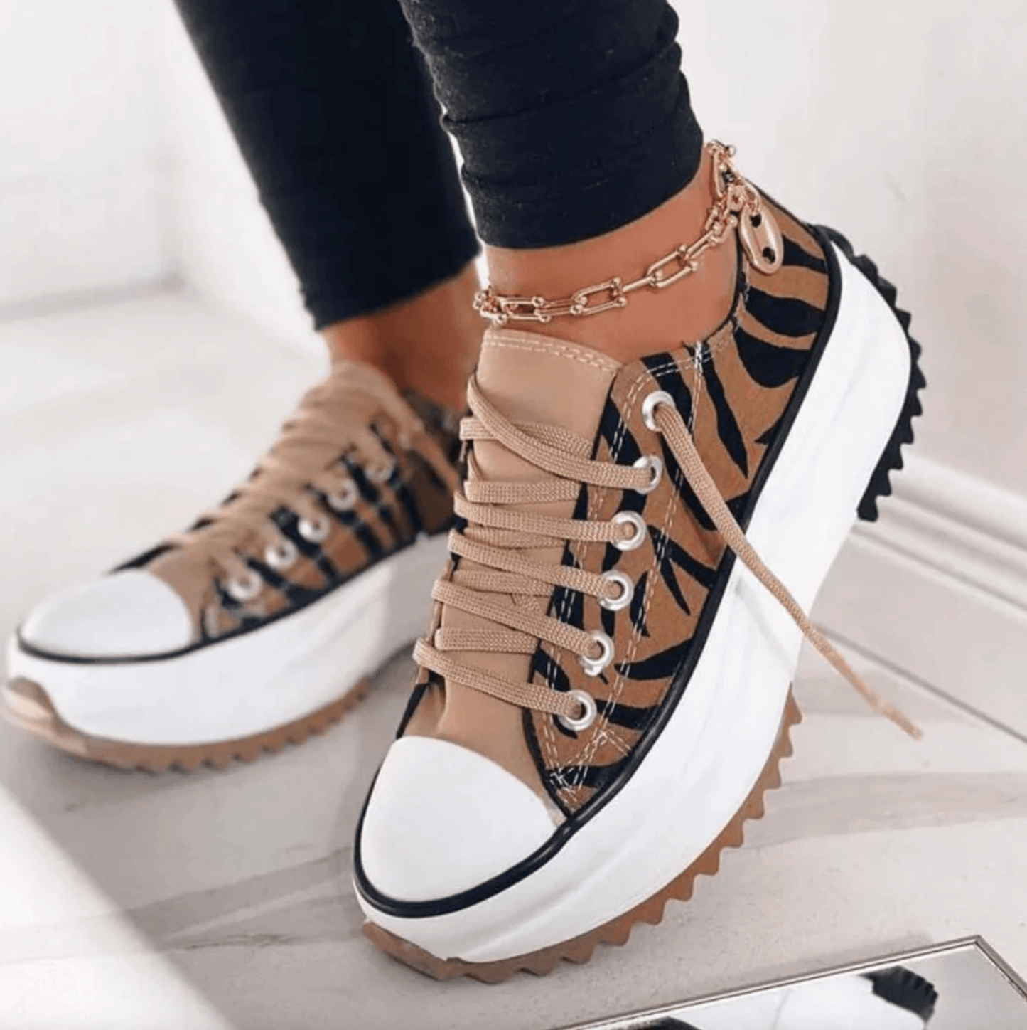 Jinky Sneakers | Zapatos con cordones de plataforma de moda