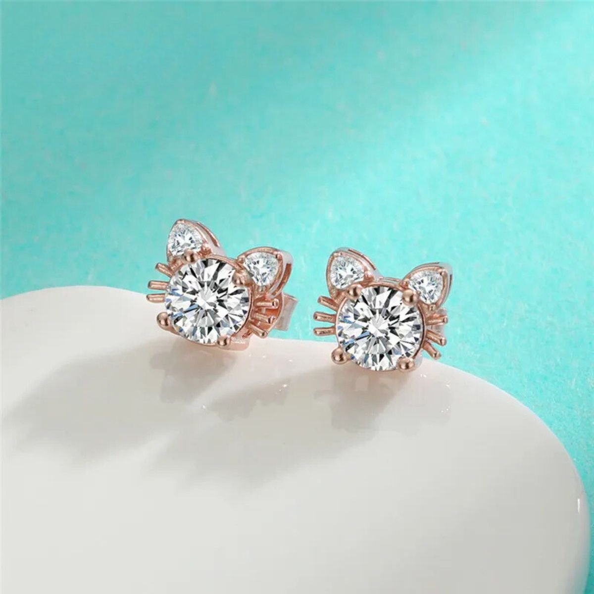 Boucles d'oreilles chat en moissanite et or rose en argent sterling 925