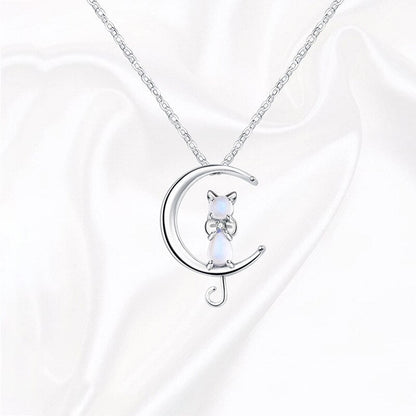Collier croissant de lune et chat